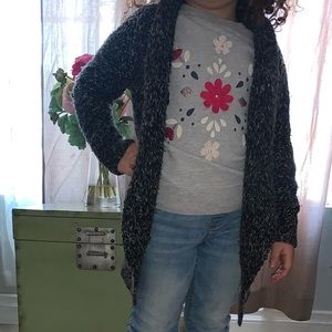 Cute kids cardigan. Great condition.